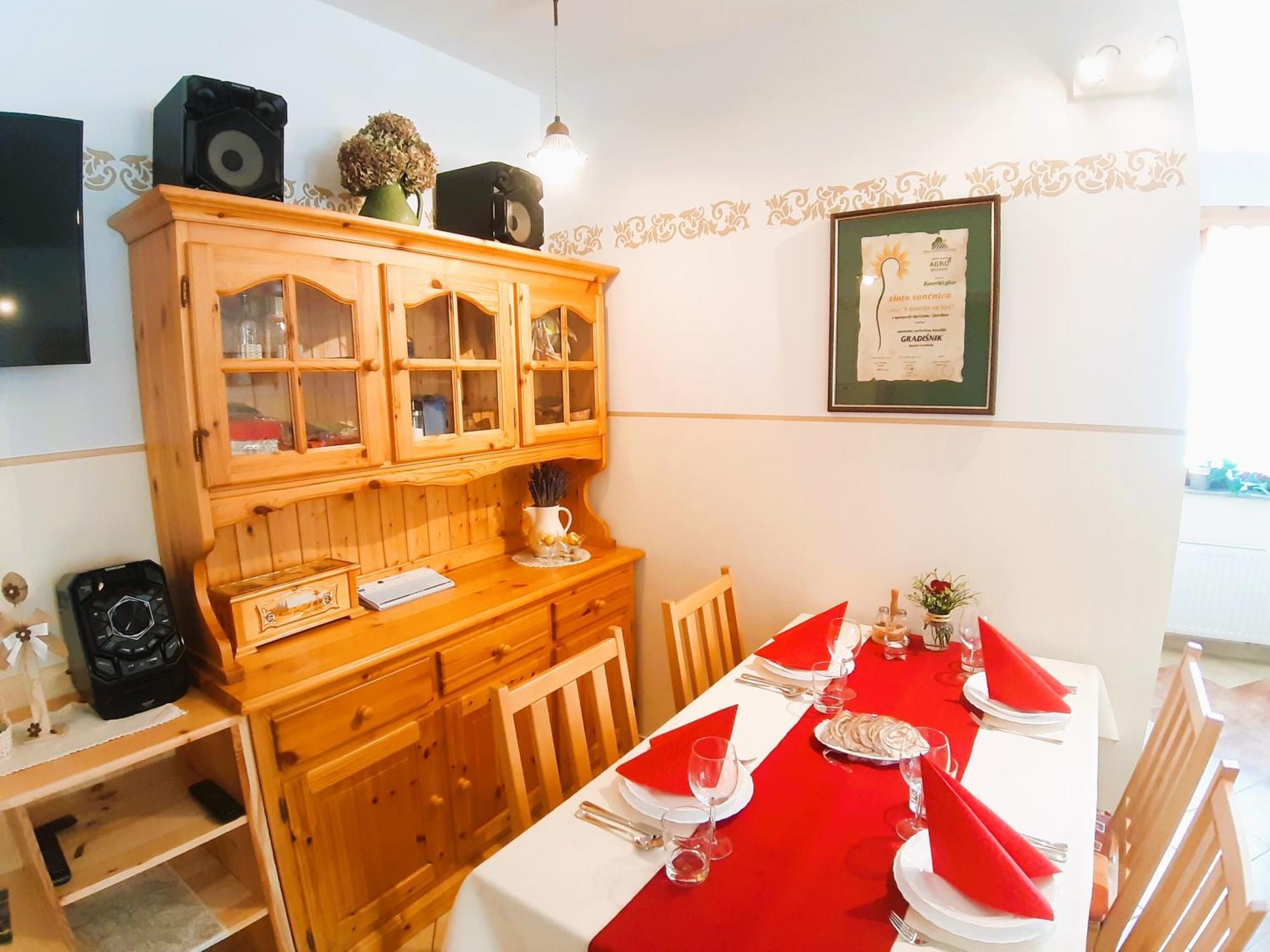 Prevalje Apartments Organic Tourist Farm Gradisnik מראה חיצוני תמונה